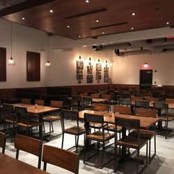Aurelio's Pizza - The dining room