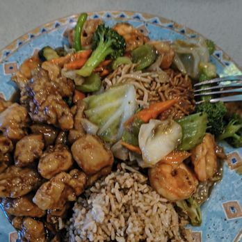 Golden Restaurant - Orange chicken and shrimp shop suey with fried rice dinner comes with soup and won tons - Chinese Near Me - Fresno, California Golden Restaurant - Orange chicken and shrimp shop suey with fried rice dinner comes with soup and won tons - Chinese Near Me - Fresno, California