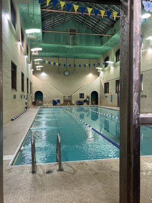 Metropolitan Swimming Pool by null