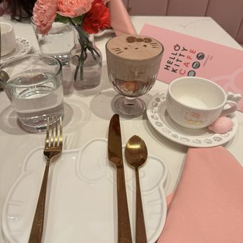 Hello Kitty Cafe - Table setting - Cafes Near Me - Irvine, California