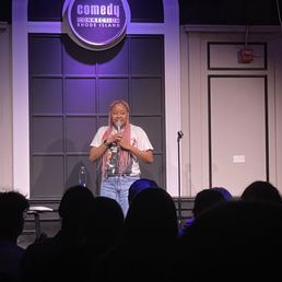 headliner Phoebe Robinson
