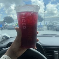 Dunkin' - Blueberry breeze refresher with lemonade