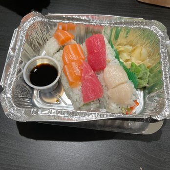 Hello Sushi Bar and Thai - This place can't be serious - Sushi Bars Near Me - Chicago, Illinois