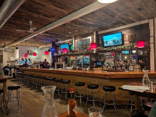 Gates & Brovi by null