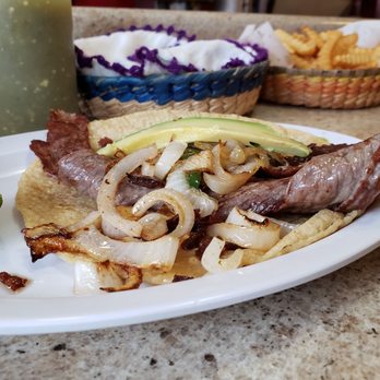 Minna's Restaurant - Taco de cecina - Mexican Near Me - Chicago, Illinois