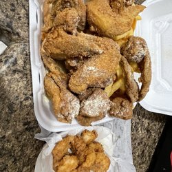 JJ Fish & Chicken - Jjs Wings and fried 10 piece fried shrimp