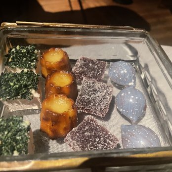 Aramburu - desert confection box the ones on the far right (dulce de leche inside) we're the best) - Steakhouses Near Me - Buenos Aires, C