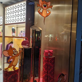 kate spade new york - Right show window, January 2020 - Accessories Near Me - Honolulu, Oahu, Hawaii