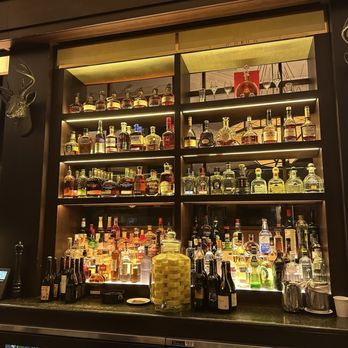 The Capital Grille - Bar area - Steakhouses Near Me - Charlotte, North Carolina