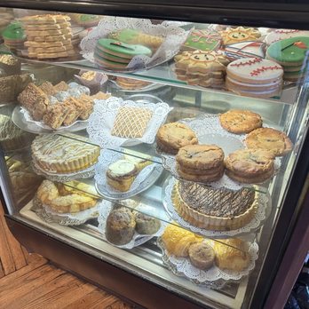 Alcove Café & Bakery - Cookies and more cakes - Bakeries Near Me - Los Angeles, California Alcove Café & Bakery - Cookies and more cakes - Bakeries Near Me - Los Angeles, California