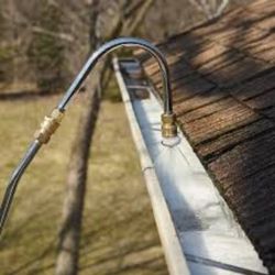Dan The Landscapin' Man - Gutter cleaning.