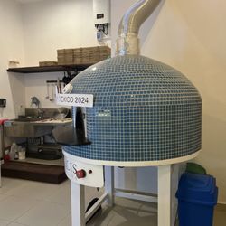 That's Amore - 2200 lb pizza oven!