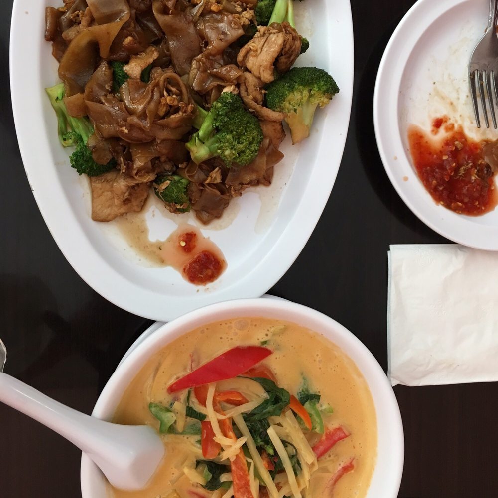 Riverside Thai Kitchen - Pad see ew with pork and red curry with tofu - Thai Near Me - Riverside, California Riverside Thai Kitchen - Pad see ew with pork and red curry with tofu - Thai Near Me - Riverside, California
