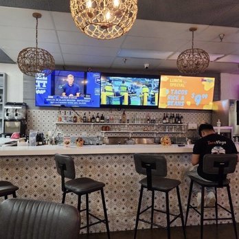 Taco Maya - Full serving Bar. - Mexican Near Me - Arlington Heights, Illinois