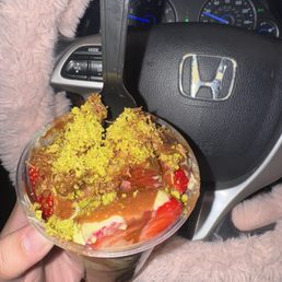 Dubai chocolate strawberry cup Dubai chocolate strawberry cup