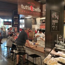 Tutta Bella Neapolitan Pizzeria - Kirkland - Beautiful front entry