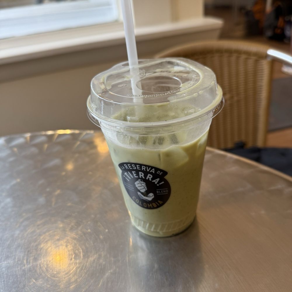Iced lavender oatmilk matcha, very very good! Iced lavender oatmilk matcha, very very good!