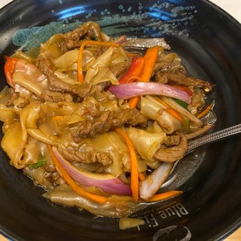 Blue Fish - Thai Drunken Noodles (Beef) - Japanese Near Me - Ocean City, Maryland