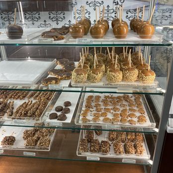 Kilwins Hyde Park - Pecan Caramel Apple - Chocolatiers & Shops Near Me - Chicago, Illinois