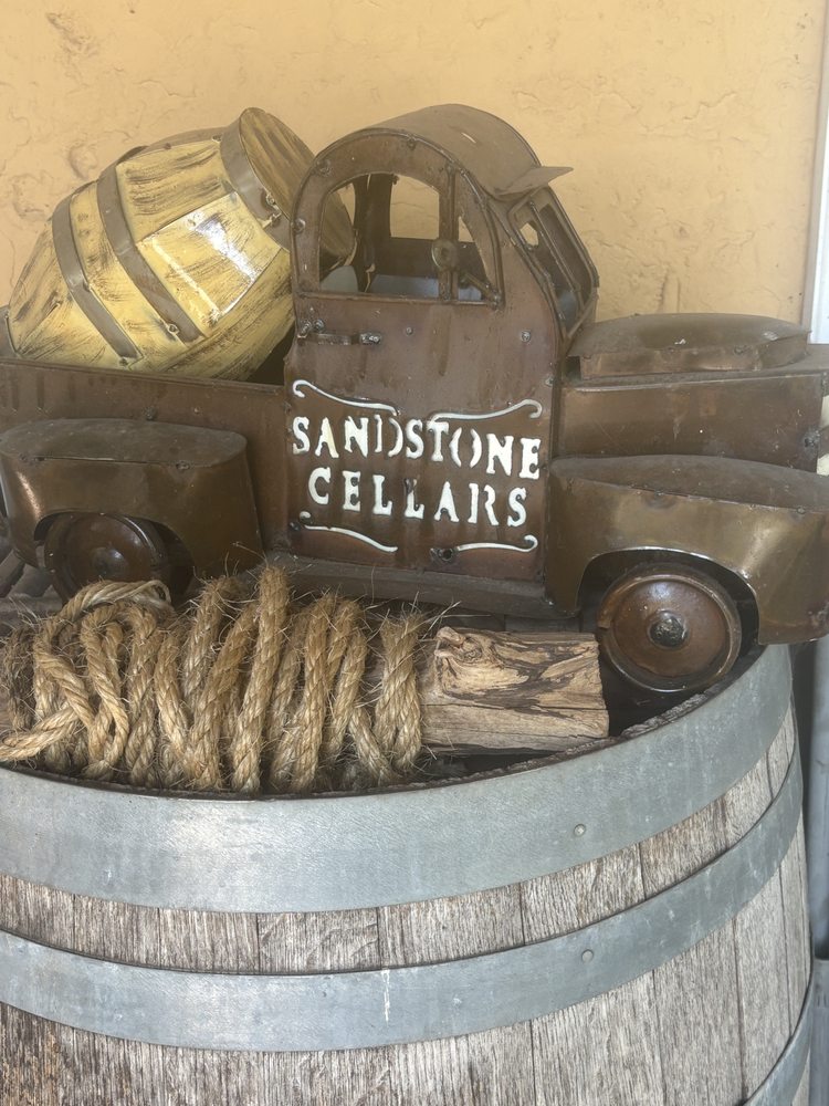 Sandstone Cellars Winery Logo