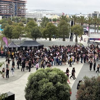 SoFi Stadium - Line for official merchandise (Jul 2025) - Stadiums & Arenas Near Me - Inglewood, California SoFi Stadium - Line for official merchandise (Jul 2025) - Stadiums & Arenas Near Me - Inglewood, California