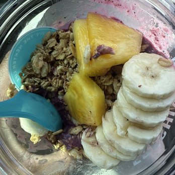 Nekter Juice Bar - Make your own bowl. Suppose to have double pineapple Portion. I ate 1 single piece - Juice Bars & Smoothies Near Me - Vancouver, Washington