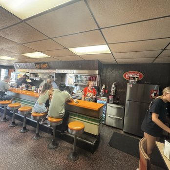 Rosy's Diner - Restaurant interior (cute stools!) - Diners Near Me - Escanaba, Michigan