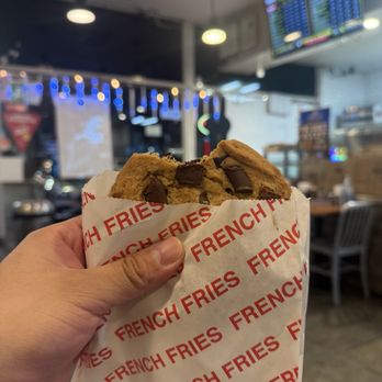 SaMo Pizza - Chocolate Chip Cookie (Large) - Pizza Near Me - Santa Monica, California SaMo Pizza - Chocolate Chip Cookie (Large) - Pizza Near Me - Santa Monica, California