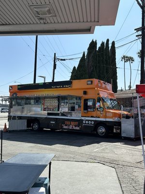 Leo's Tacos Truck by null