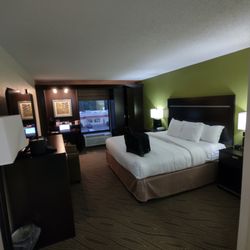 Holiday Inn Express & Suites Cadillac