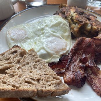 Poach 503 - Classic breakfast - best bacon - love the potatoes too! - Breakfast & Brunch Near Me - Manzanita, Oregon