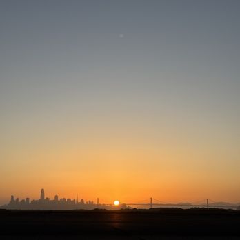 Faction Brewing - You can see the sunset while you are drinking a beer - Breweries Near Me - Alameda, California