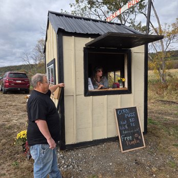 Maple Valley Acres - Attraction Farms Near Me - Harrisburg, Pennsylvania