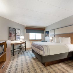 AmericInn by Wyndham Fergus Falls - Conference Center - Guest room