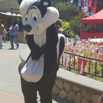 Six Flags Discovery Kingdom - Pepe le pew - Amusement Parks Near Me - Vallejo, California Six Flags Discovery Kingdom - Pepe le pew - Amusement Parks Near Me - Vallejo, California