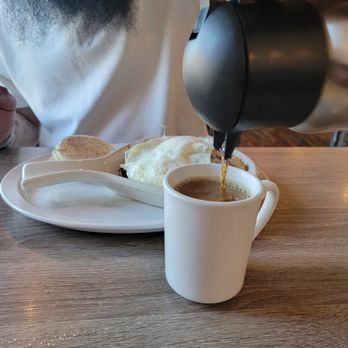 Le Peep Breakfast & Lunch - Coffeeeeee - Breakfast & Brunch Near Me - Mount Prospect, Illinois