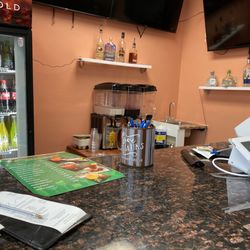 Del Campo - Cashier/bar station where I'm waiting for my pickup order