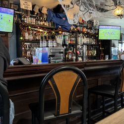 Fenton Bar and Grill - Bar area