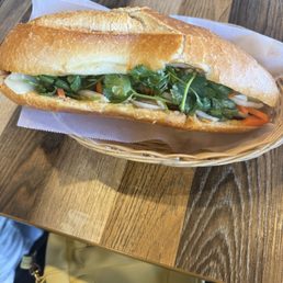 A9. banh mi heo quay