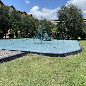 Lincoln Gardens Park - Parks Near Me - Tampa, Florida