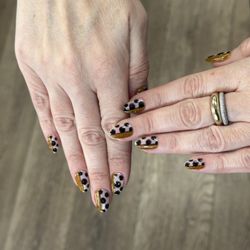 A&B Nail Bar - Gold & black dots
