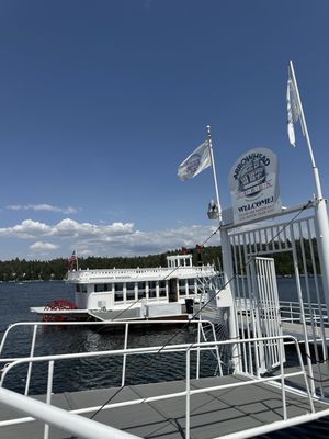 Arrowhead Queen Tour Boat by null