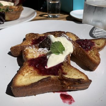 Le Garage - French Near Me - Sausalito, California