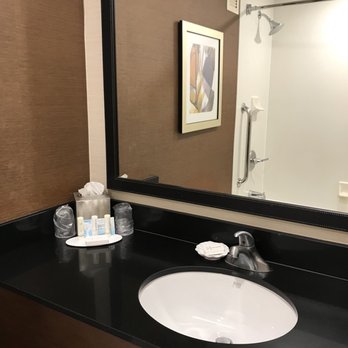 Fairfield by Marriott Inn & Suites Rochester West/Greece - Very clean bathroom - Hotels Near Me - Rochester, New York