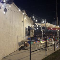 The Rusty Rooster Pub & Patio - Outside patio