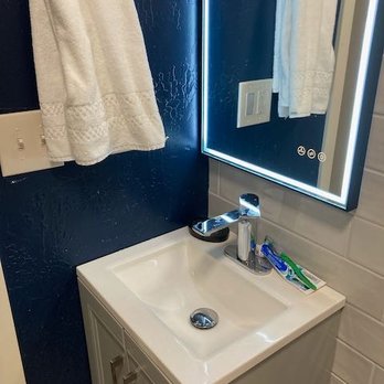 Pantai Inn - Bathroom for $459. - Hotels Near Me - La Jolla, California Pantai Inn - Bathroom for $459. - Hotels Near Me - La Jolla, California