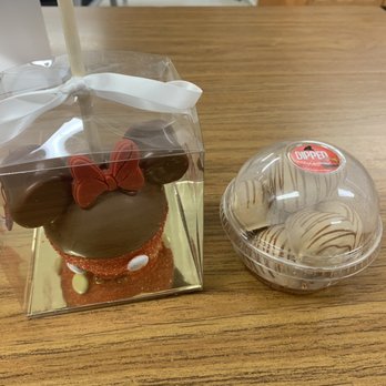 Dipped by Dee - Minnie Mouse themed apple (marshmallows for the ears!!) and cookie butter covered berries!!! - Desserts Near Me - Aiea, Hawaii