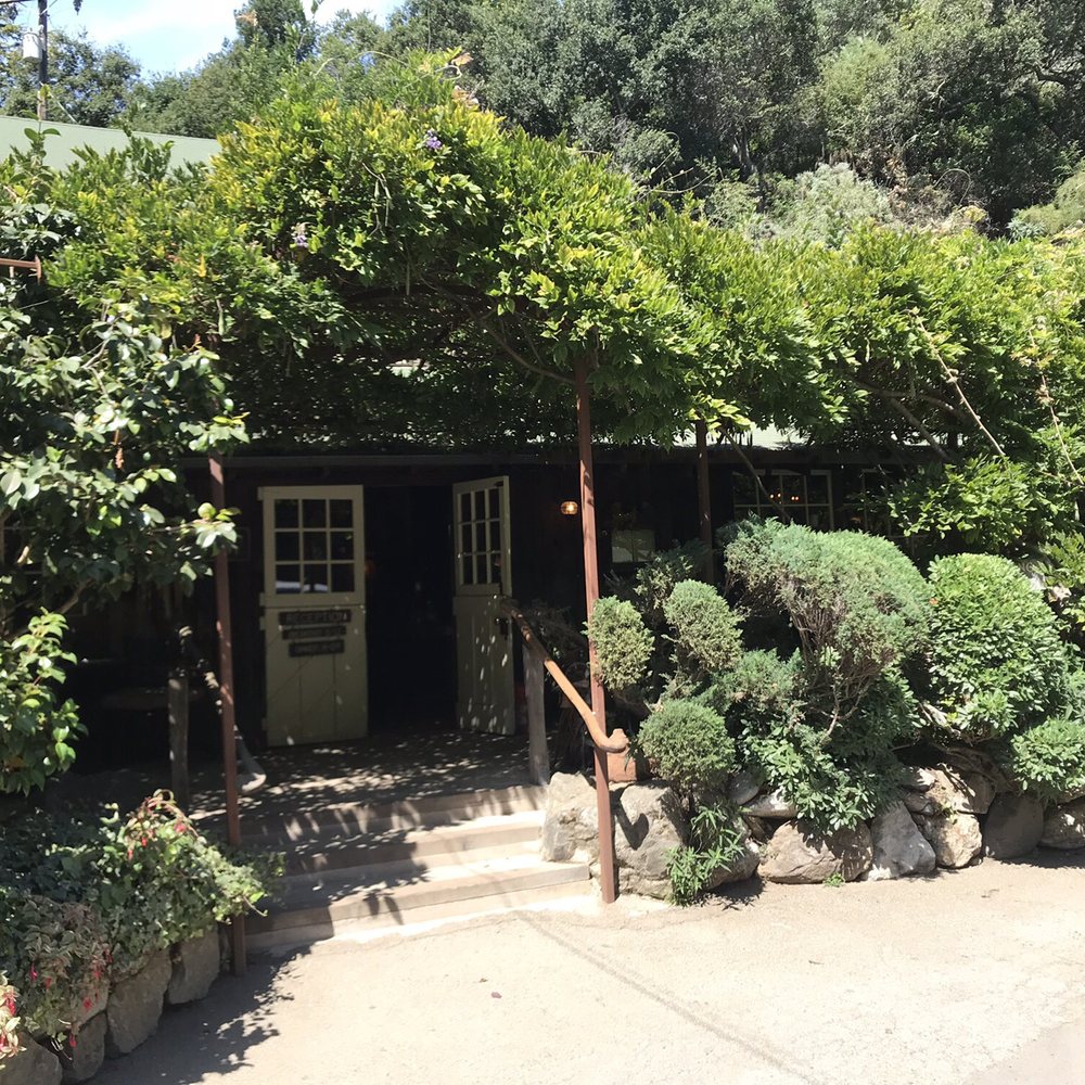 Deetjen's Restaurant - Here is the entrance to the restaurant. There is a lot of verdure, But don't worry, this is not the woods! - American Near Me - Big Sur, California Deetjen's Restaurant - Here is the entrance to the restaurant. There is a lot of verdure, But don't worry, this is not the woods! - American Near Me - Big Sur, California