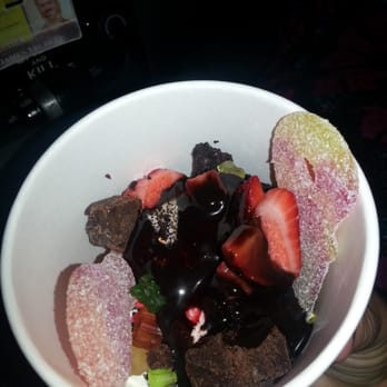 CC Swirls - a bowl of fruit and chocolate - Ice Cream & Frozen Yogurt Near Me - Niagara Falls, Ontario