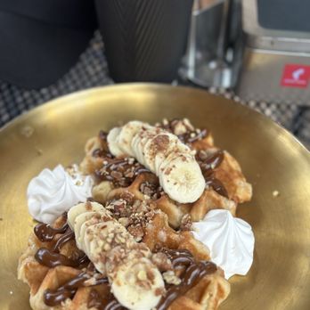 Sky Coffee Buenos Aires - Dulce de Leche banana crunch waffle - Cafeteria Near Me - Miami, Florida Sky Coffee Buenos Aires - Dulce de Leche banana crunch waffle - Cafeteria Near Me - Miami, Florida